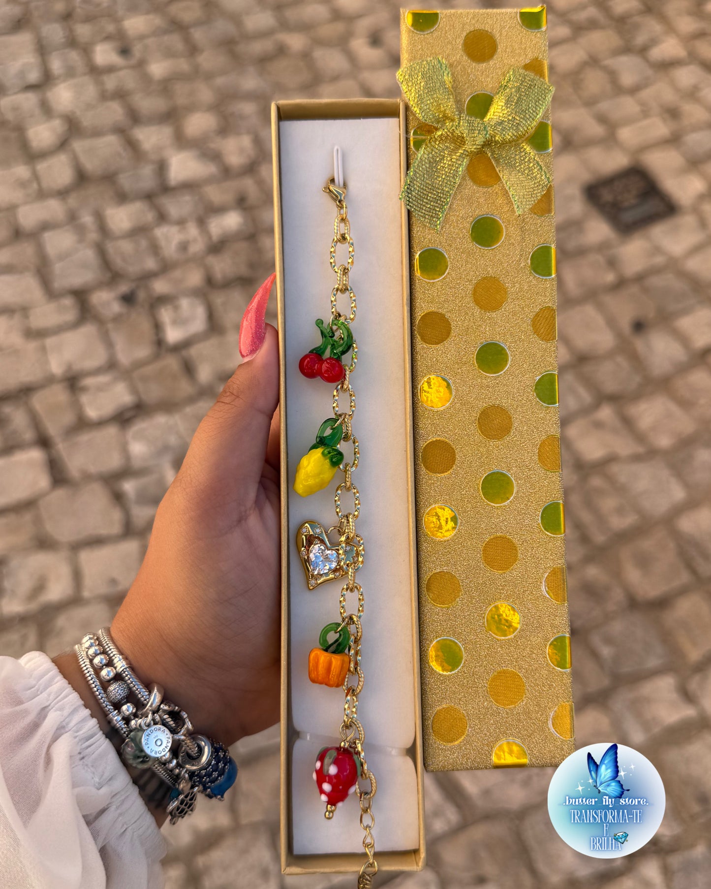 Pulseira Frutas do Amor em Dourado🍊🍒🍓