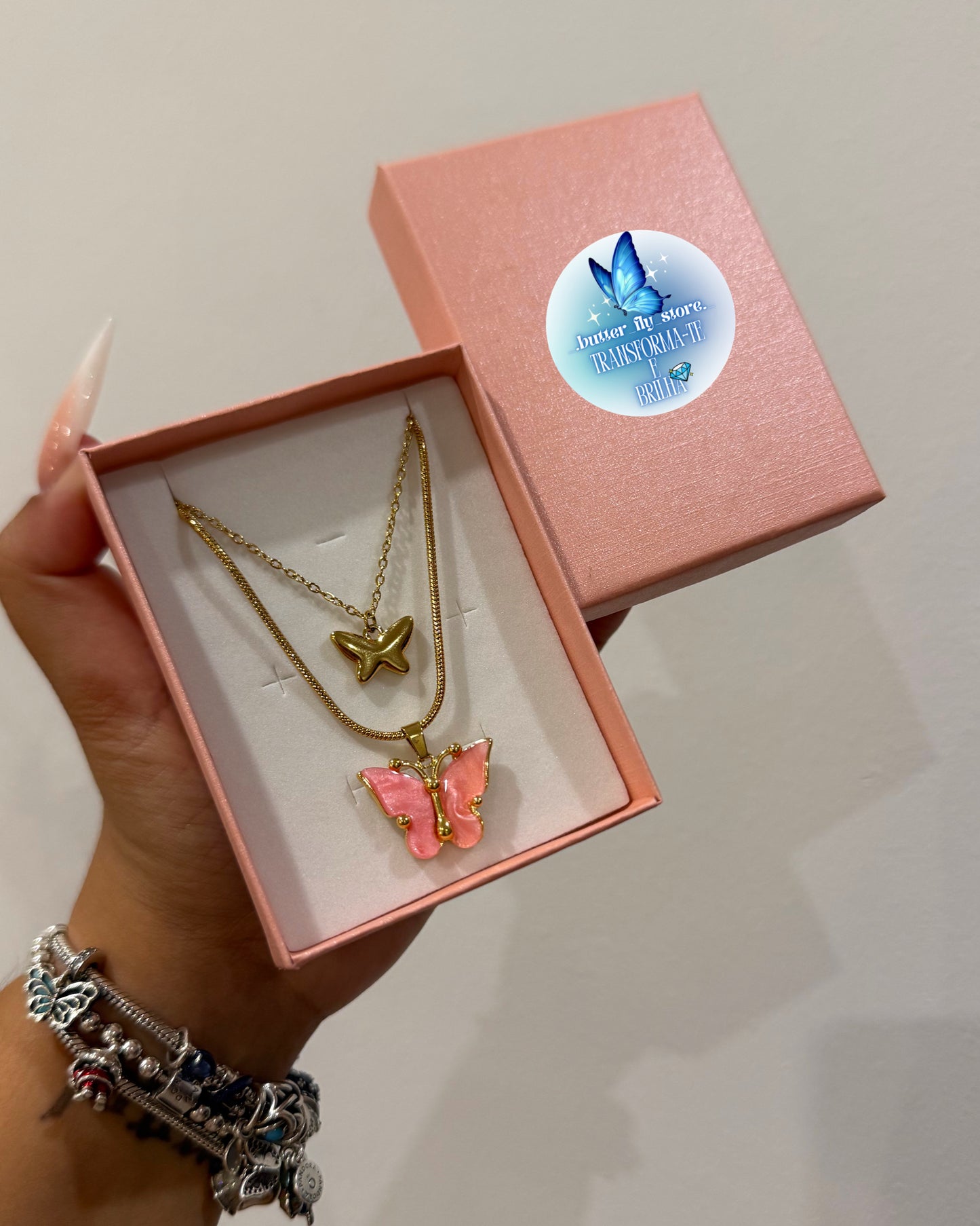 Colar Borboletas Encantadas em Rosa💖