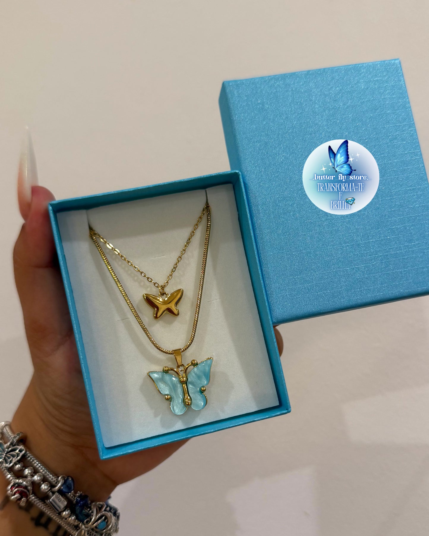 Colar Borboletas Encantadas em Azul🩵