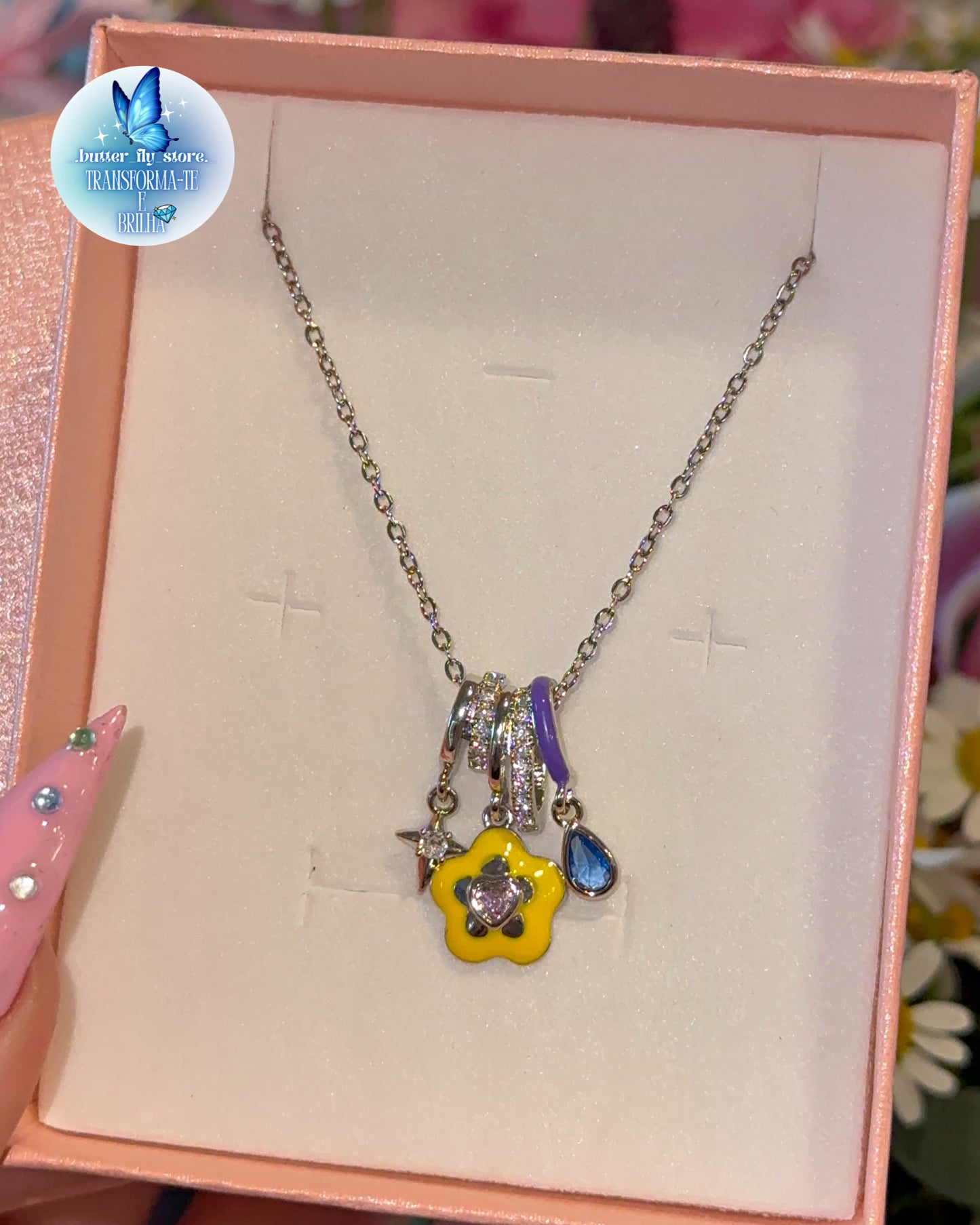 Colar Cintilante em prateado✨