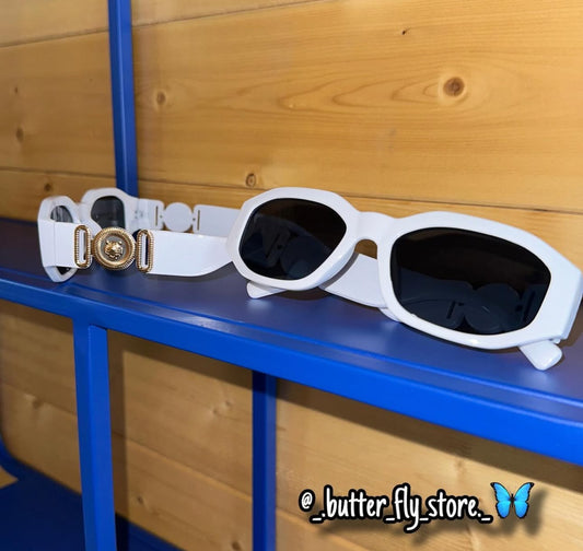 Óculos Brancos com símbolo dourado