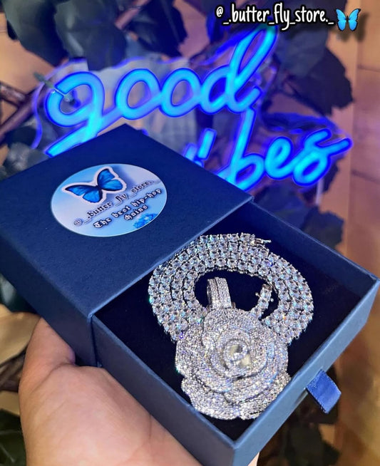 Flower Necklace Prateado