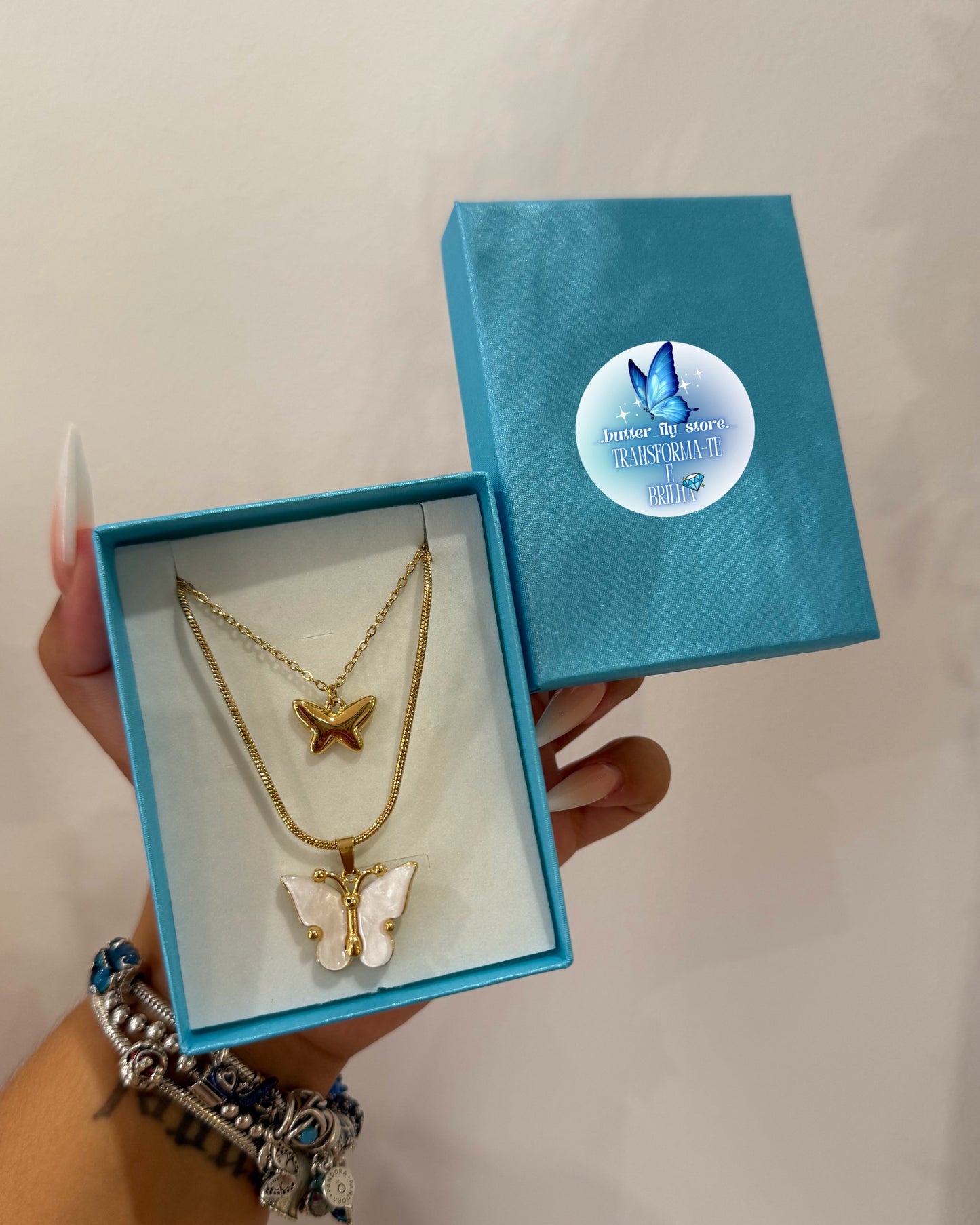 Colar Borboletas Encantadas em Branco🤍