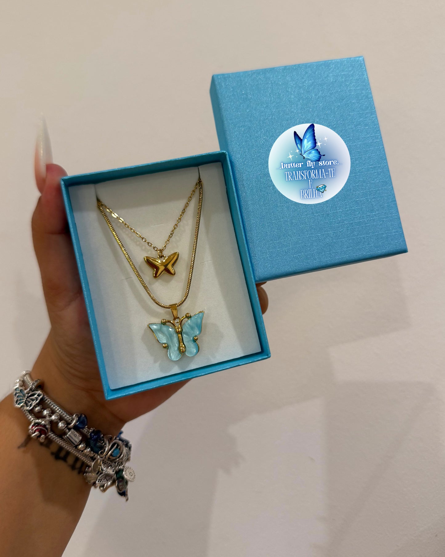 Colar Borboletas Encantadas em Azul🩵