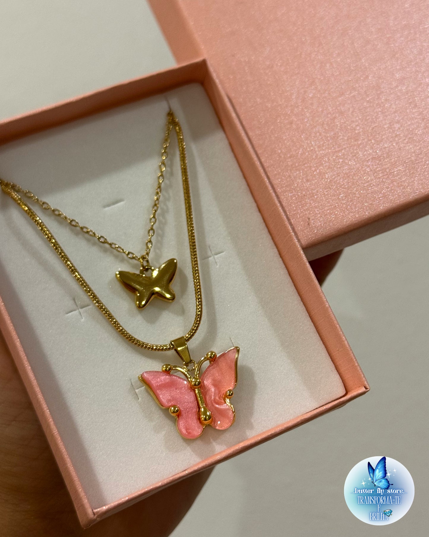 Colar Borboletas Encantadas em Rosa💖
