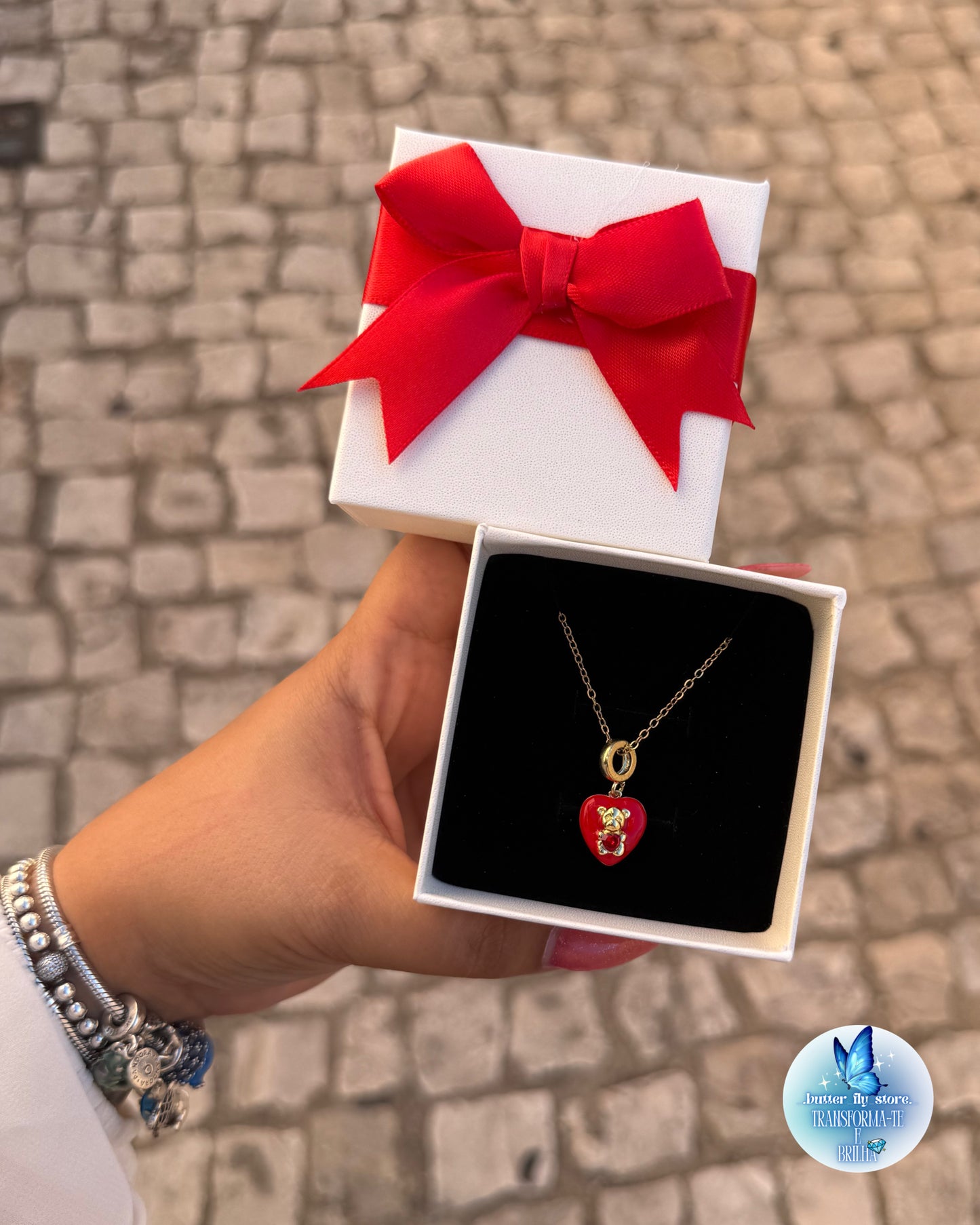 Colar Fall in Love🧸❤️em vermelho