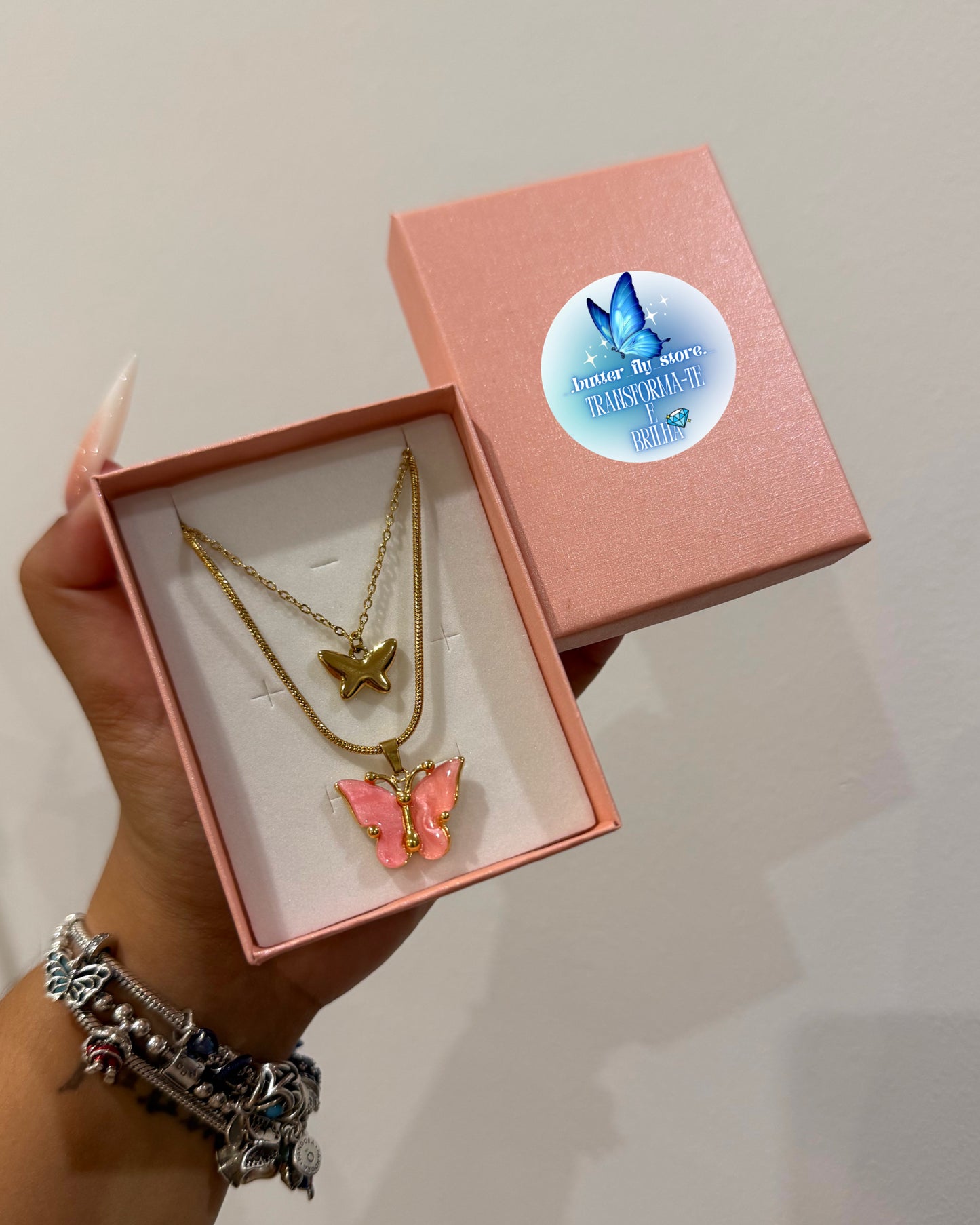Colar Borboletas Encantadas em Rosa💖