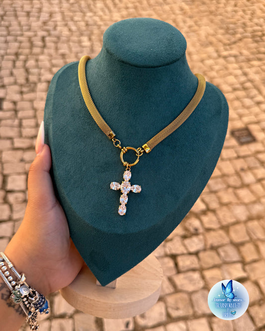 ✨ Colar Cruz Dourada em Aço Inoxidável ✨