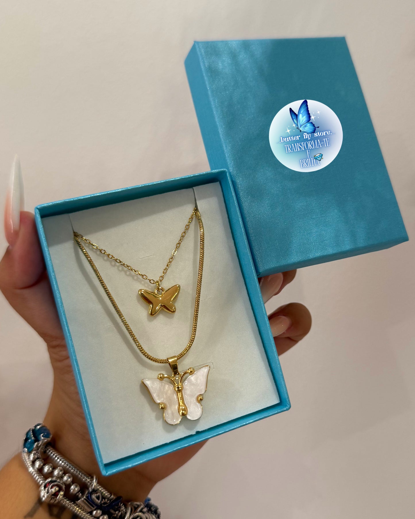 Colar Borboletas Encantadas em Branco🤍