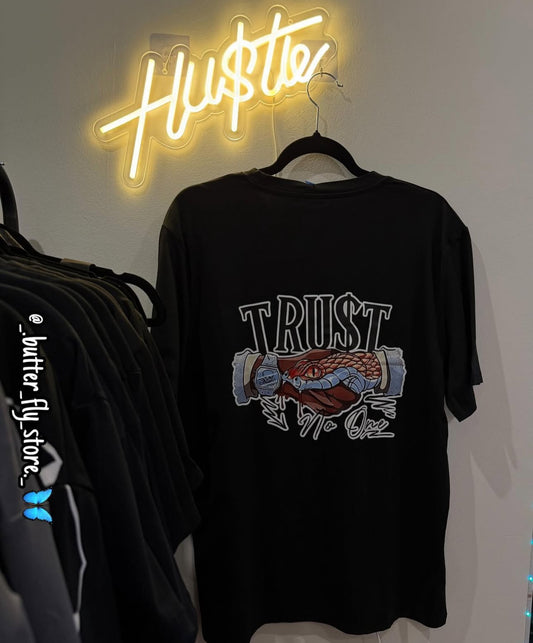 T-Shirt Trust No One