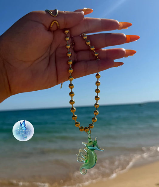 Cavalo-marinho em verde💚🐚